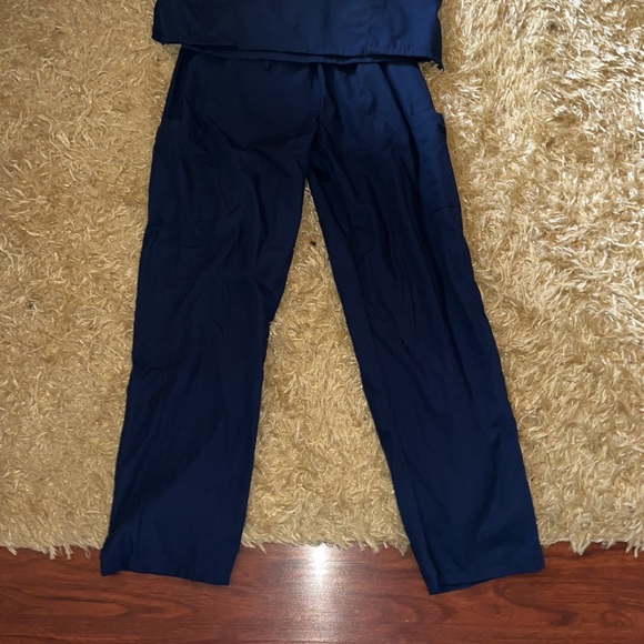 Scrub Set! - Picture 2 of 2